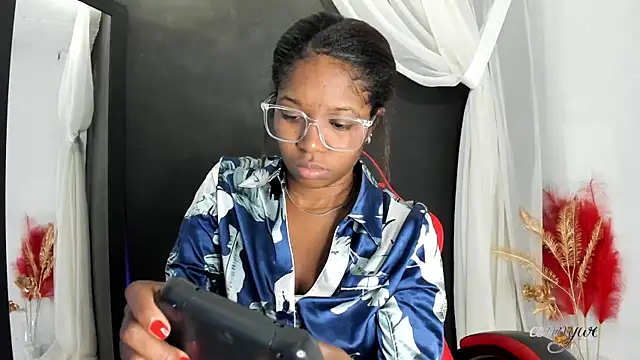 nilosolem online show from May 5, 4:42 am
