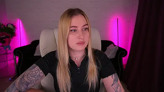 Snapshot of ArolinaNight chatting on December 2, 12:41 am ArolinaNight online show from December 2, 12:41 am