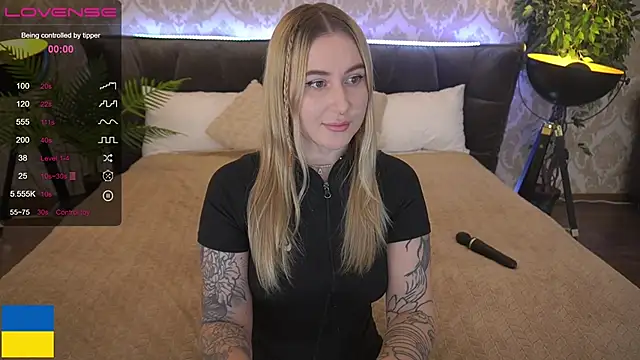 Snapshot of ArolinaNight chatting on December 14, 3:18 am ArolinaNight online show from December 14, 3:18 am