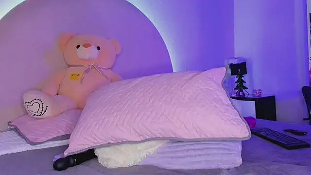 Snapshot of elsalondon chatting on December 29, 8:00 am elsalondon online show from December 29, 8:00 am