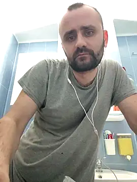 Snapshot of Govora chatting on February 17, 8:47 pm Govora online show from February 17, 8:47 pm