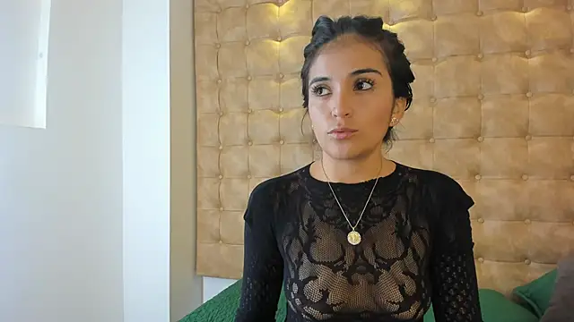violet giraldo online show from May 29, 7:45 pm