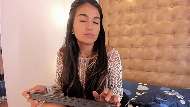 violet giraldo online show from July 31, 7:02 pm