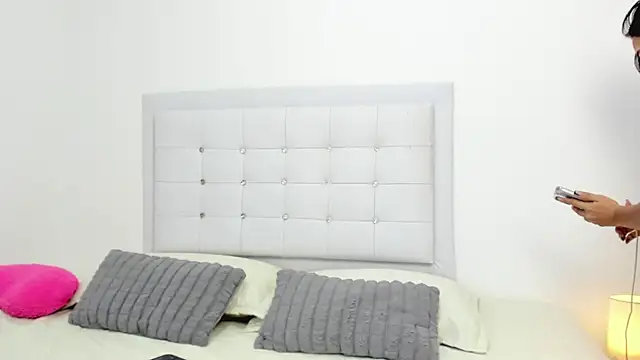 Snapshot of Sofia_Blosom chatting on December 4, 12:53 am Sofia Blosom online show from December 4, 12:53 am