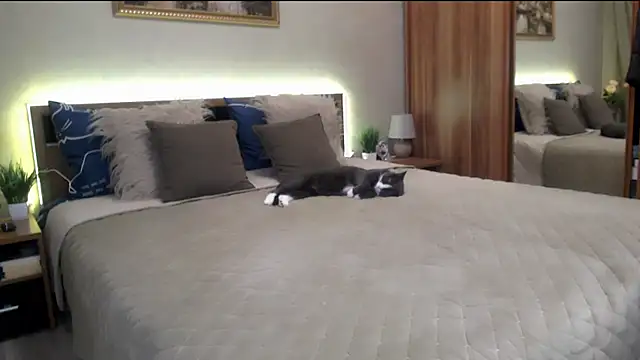 Snapshot of sensualEmilia chatting on March 12, 7:17 pm sensualEmilia online show from March 12, 7:17 pm