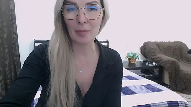 Snapshot of sensualEmilia chatting on March 22, 7:31 pm sensualEmilia online show from March 22, 7:31 pm