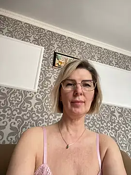 sensualEmilia online show from April 11, 9:02 am