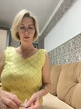 sensualEmilia online show from June 10, 6:29 pm