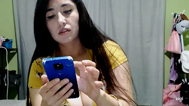 Snapshot of YummymeowW chatting on December 21, 3:36 am YummymeowW online show from December 21, 3:36 am