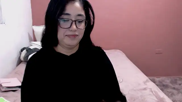 Snapshot of YummymeowW chatting on January 16, 3:34 am YummymeowW online show from January 16, 3:34 am