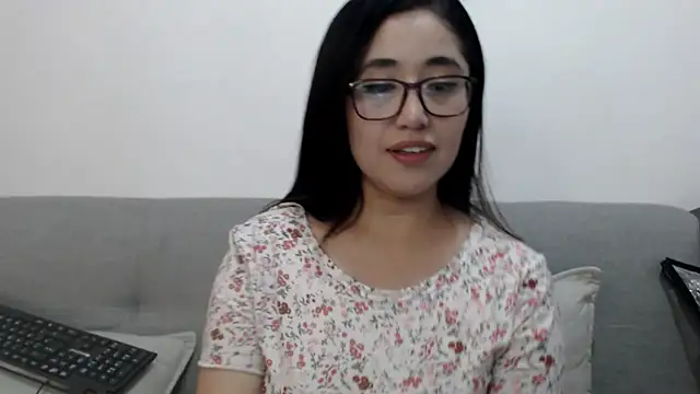 Snapshot of YummymeowW chatting on January 24, 9:15 pm YummymeowW online show from January 24, 9:15 pm