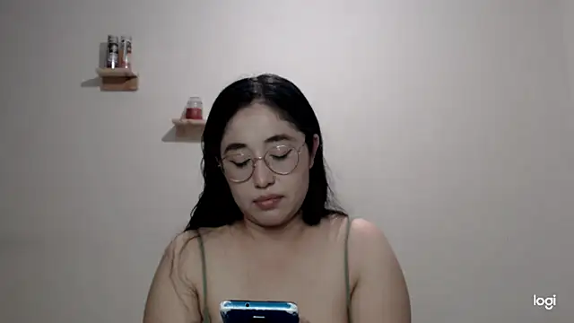 Snapshot of YummymeowW chatting on October 26, 3:45 am YummymeowW online show from October 26, 3:45 am