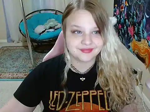 Snapshot of Emihaze chatting on March 22, 1:22 am Emihaze online show from March 22, 1:22 am