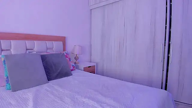 mia hank online show from October 26, 12:00 pm