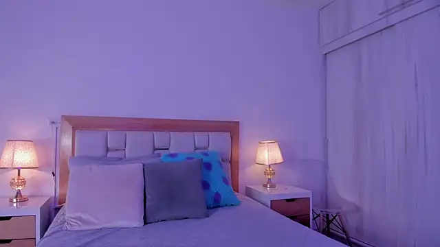 mia hank online show from April 29, 11:36 am