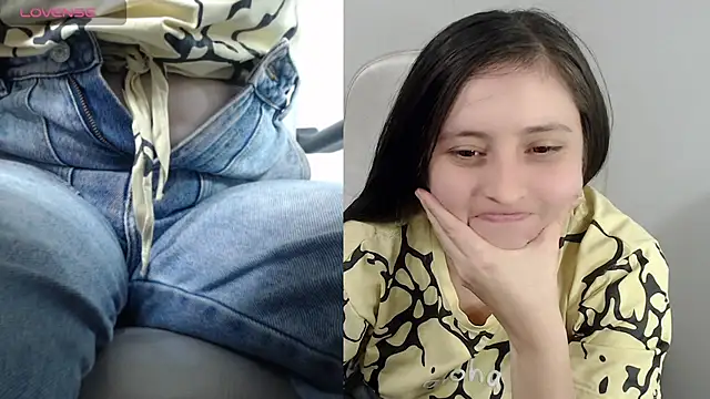 Snapshot of tania_sweet__ chatting on July 28, 6:53 pm tania sweet online show from July 28, 6:53 pm