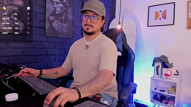 DaviidEvans  online show from March 4, 9:54 pm