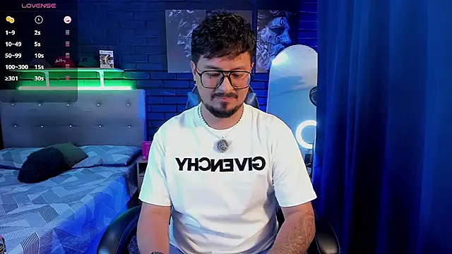 DaviidEvans  online show from June 27, 7:02 am