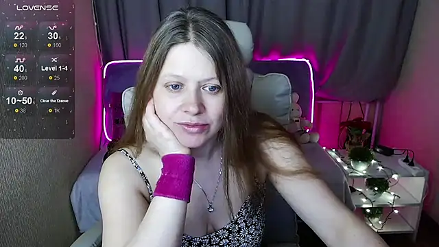 Snapshot of alekasamui chatting on February 26, 3:42 am alekasamui online show from February 26, 3:42 am