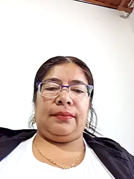 Snapshot of __valentina18 chatting on December 17, 1:05 pm   valentina18 online show from December 17, 1:05 pm