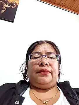 Snapshot of __valentina18 chatting on December 17, 8:21 pm   valentina18 online show from December 17, 8:21 pm