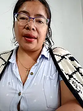 Snapshot of __valentina18 chatting on December 28, 1:17 pm   valentina18 online show from December 28, 1:17 pm