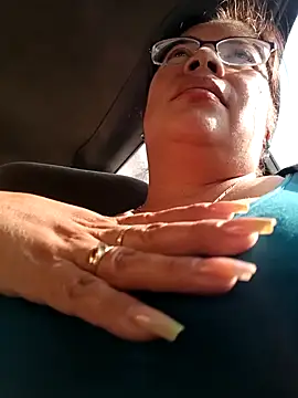 Snapshot of __valentina18 chatting on January 13, 8:37 pm   valentina18 online show from January 13, 8:37 pm