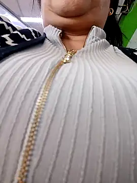 Snapshot of __valentina18 chatting on January 15, 4:21 pm   valentina18 online show from January 15, 4:21 pm