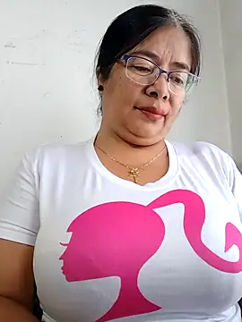 Snapshot of __valentina18 chatting on January 22, 1:11 pm   valentina18 online show from January 22, 1:11 pm