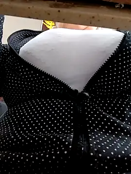 Snapshot of __valentina18 chatting on February 18, 4:16 pm   valentina18 online show from February 18, 4:16 pm