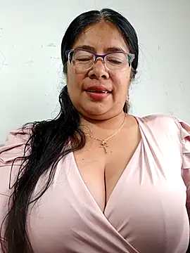 Snapshot of __valentina18 chatting on February 23, 1:21 pm   valentina18 online show from February 23, 1:21 pm