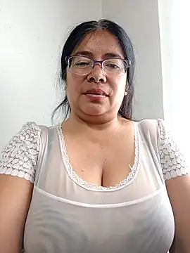 Snapshot of __valentina18 chatting on February 25, 4:42 pm   valentina18 online show from February 25, 4:42 pm