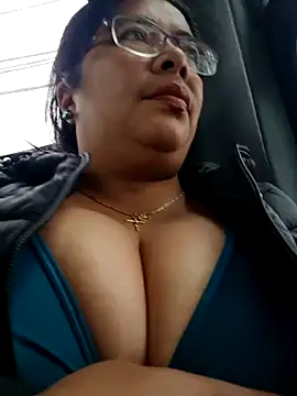 Snapshot of __valentina18 chatting on March 5, 4:24 pm   valentina18 online show from March 5, 4:24 pm