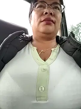 Snapshot of __valentina18 chatting on October 16, 12:28 pm   valentina18 online show from October 16, 12:28 pm