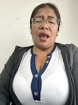 Snapshot of __valentina18 chatting on November 7, 1:00 pm valentina18 online show from November 7, 1:00 pm