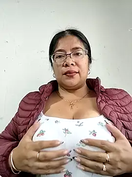 Snapshot of __valentina18 chatting on November 13, 1:10 pm valentina18 online show from November 13, 1:10 pm