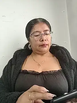 Snapshot of __valentina18 chatting on December 4, 1:09 pm valentina18 online show from December 4, 1:09 pm