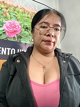 Snapshot of __valentina18 chatting on May 11, 12:11 pm valentina18 online show from May 11, 12:11 pm