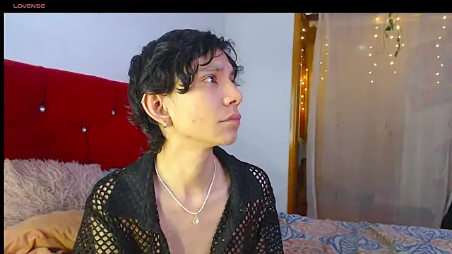 LAICK 01 online show from April 25, 5:43 am
