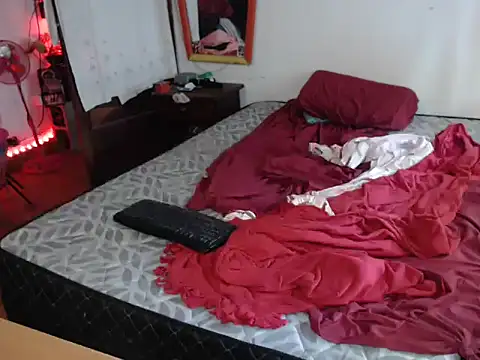 Snapshot of deftoolceles chatting on November 4, 9:14 pm deftoolceles online show from November 4, 9:14 pm