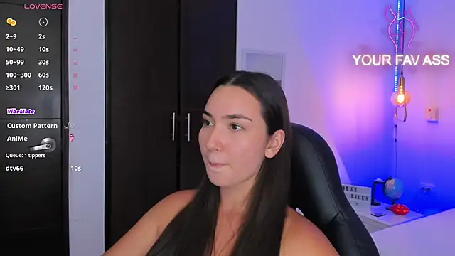 Snapshot of ava_blue chatting on January 25, 10:50 pm ava blue online show from January 25, 10:50 pm