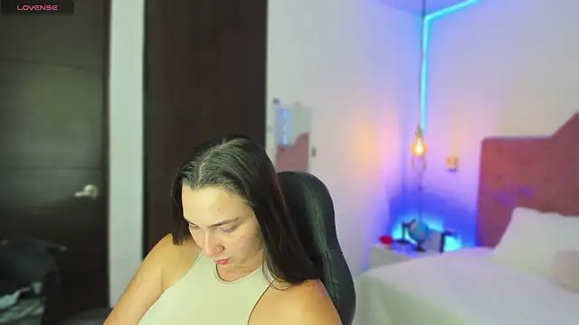 Snapshot of ava_blue chatting on March 21, 7:46 pm ava blue online show from March 21, 7:46 pm