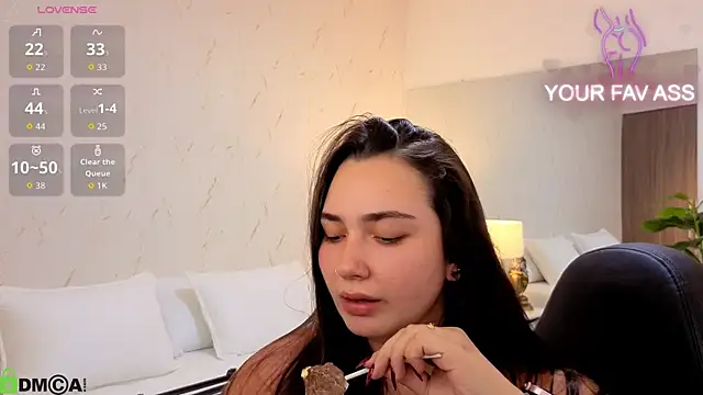 Snapshot of ava_blue chatting on October 9, 7:56 pm ava blue online show from October 9, 7:56 pm