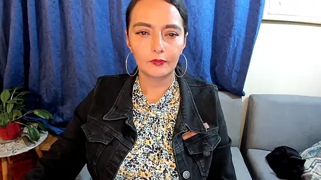 emma luxy online show from January 25, 1:10 am