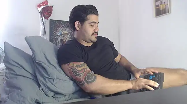 Snapshot of _Coddygold_ chatting on December 21, 3:31 pm  Coddygold  online show from December 21, 3:31 pm