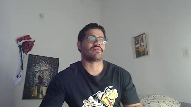 Snapshot of _Coddygold_ chatting on December 24, 11:28 am  Coddygold  online show from December 24, 11:28 am