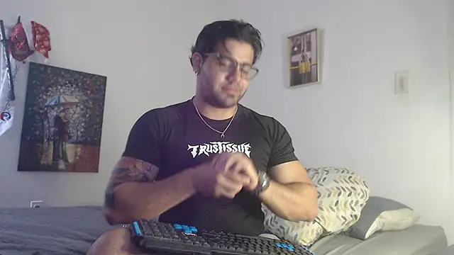 Snapshot of _Coddygold_ chatting on December 27, 12:34 pm  Coddygold  online show from December 27, 12:34 pm