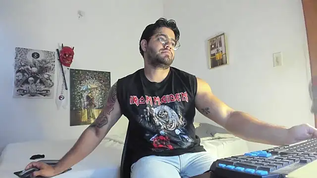 Snapshot of _Coddygold_ chatting on January 6, 11:40 am  Coddygold  online show from January 6, 11:40 am