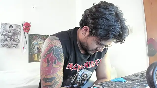 Snapshot of _Coddygold_ chatting on January 6, 2:47 pm  Coddygold  online show from January 6, 2:47 pm