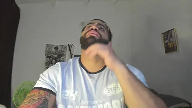 Snapshot of _Coddygold_ chatting on February 6, 11:26 pm  Coddygold  online show from February 6, 11:26 pm